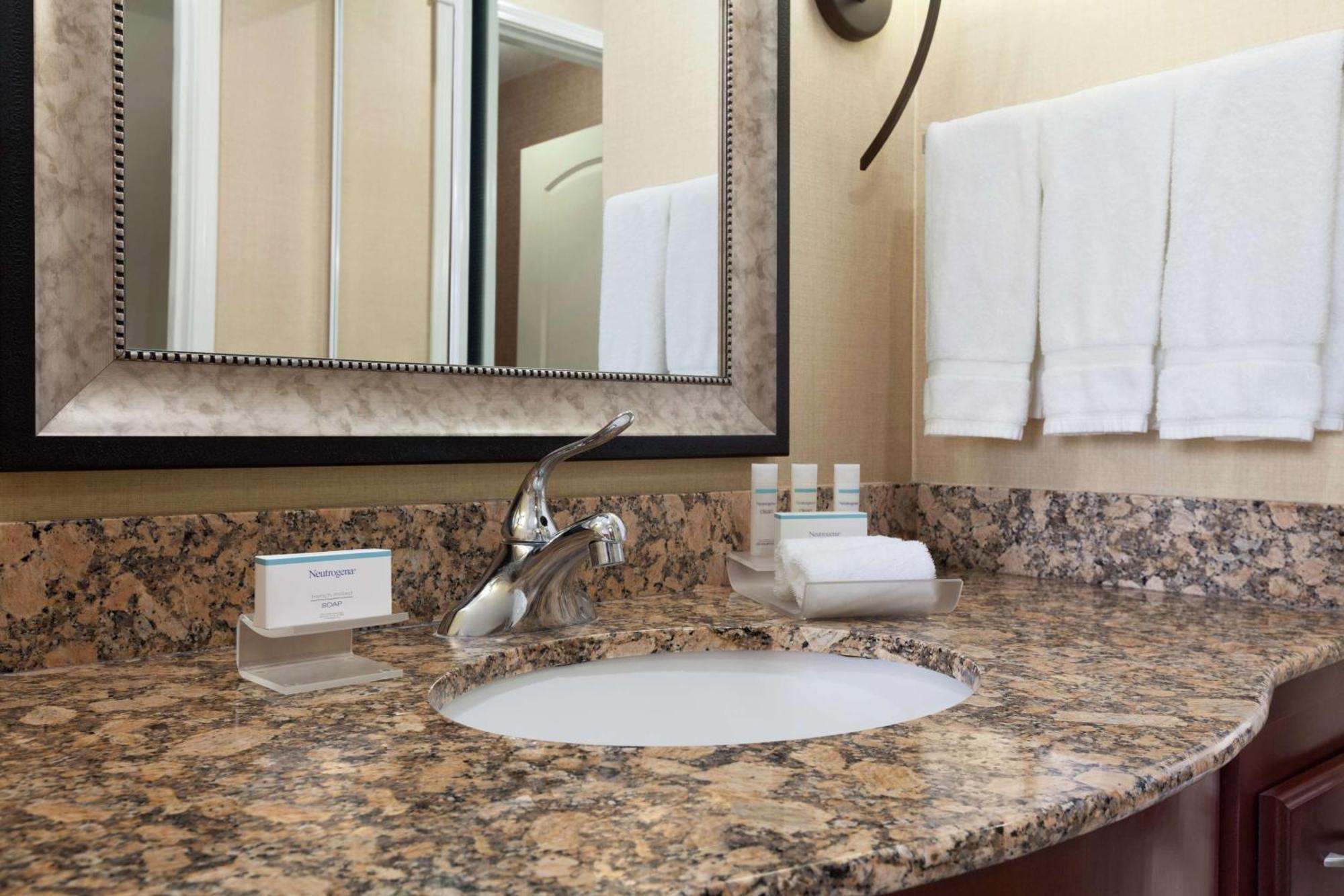 Homewood Suites Medford Bagian luar foto