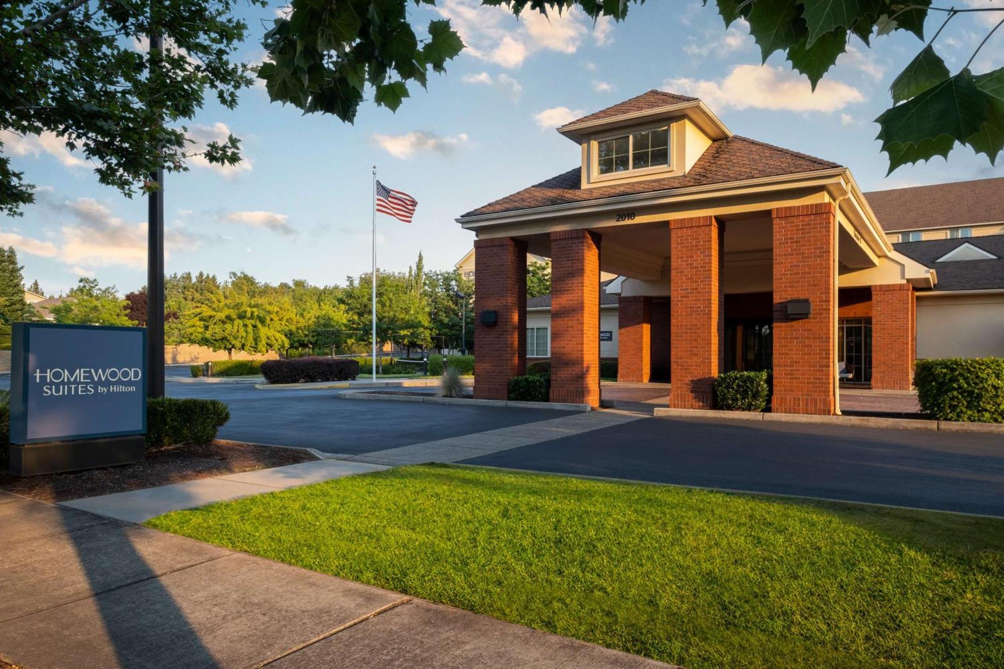 Homewood Suites Medford Bagian luar foto