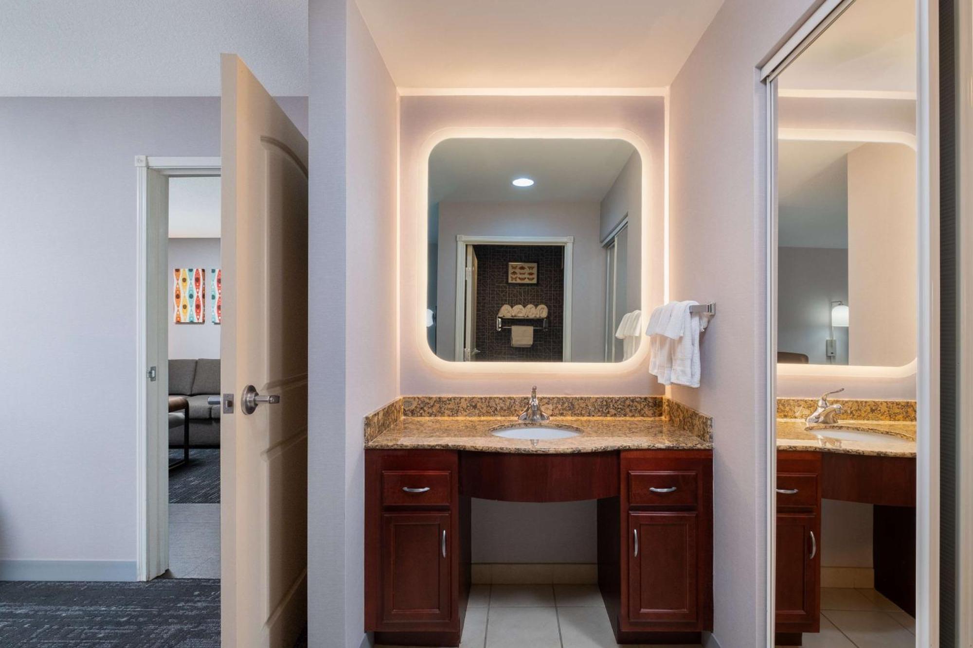 Homewood Suites Medford Bagian luar foto