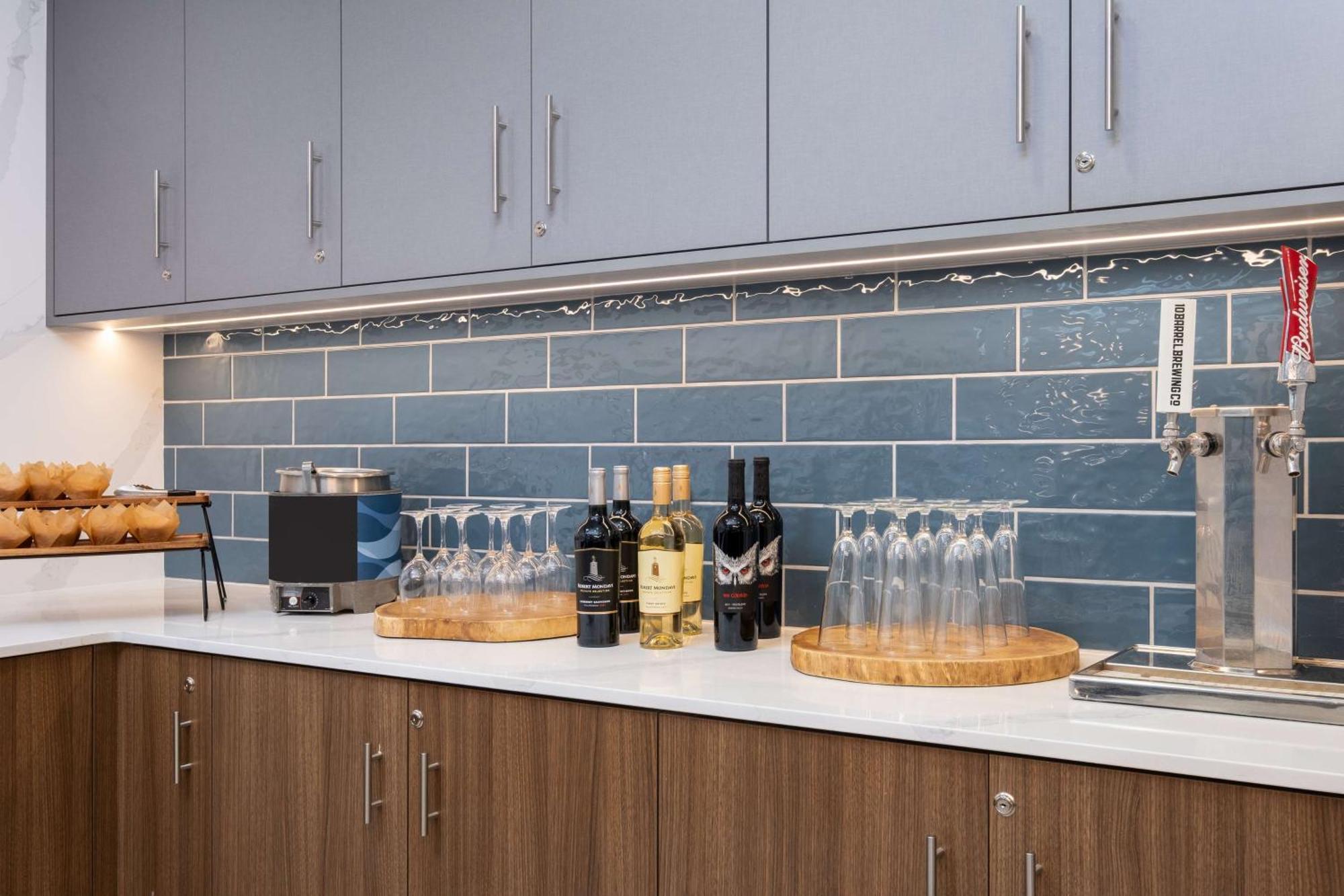 Homewood Suites Medford Bagian luar foto