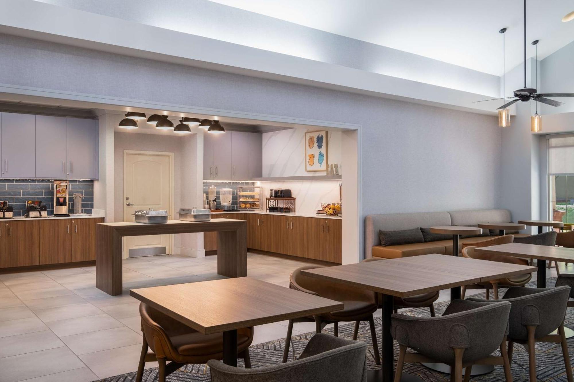 Homewood Suites Medford Bagian luar foto