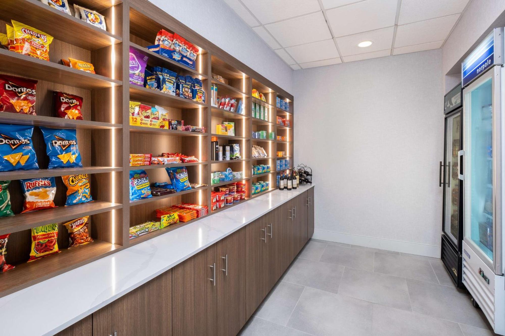 Homewood Suites Medford Bagian luar foto