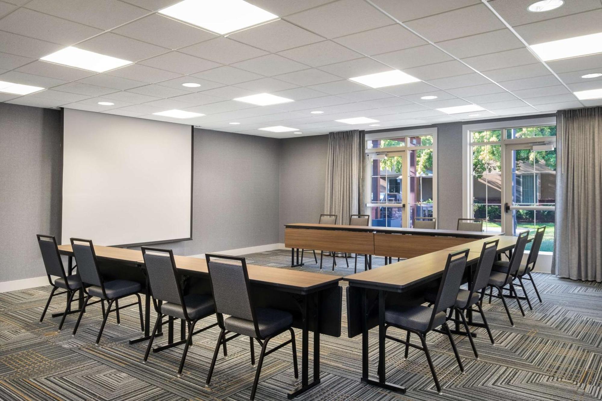 Homewood Suites Medford Bagian luar foto